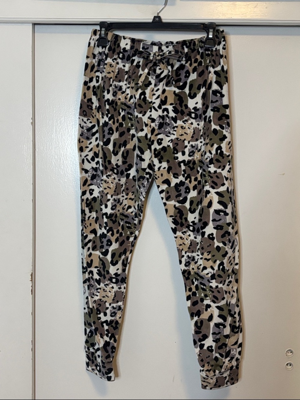 Women’s Leopard Print Jogger Pants - Tan/Black